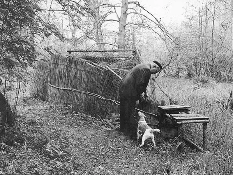 Kooiker Klaver met zijn hondje in de Otterskooi.